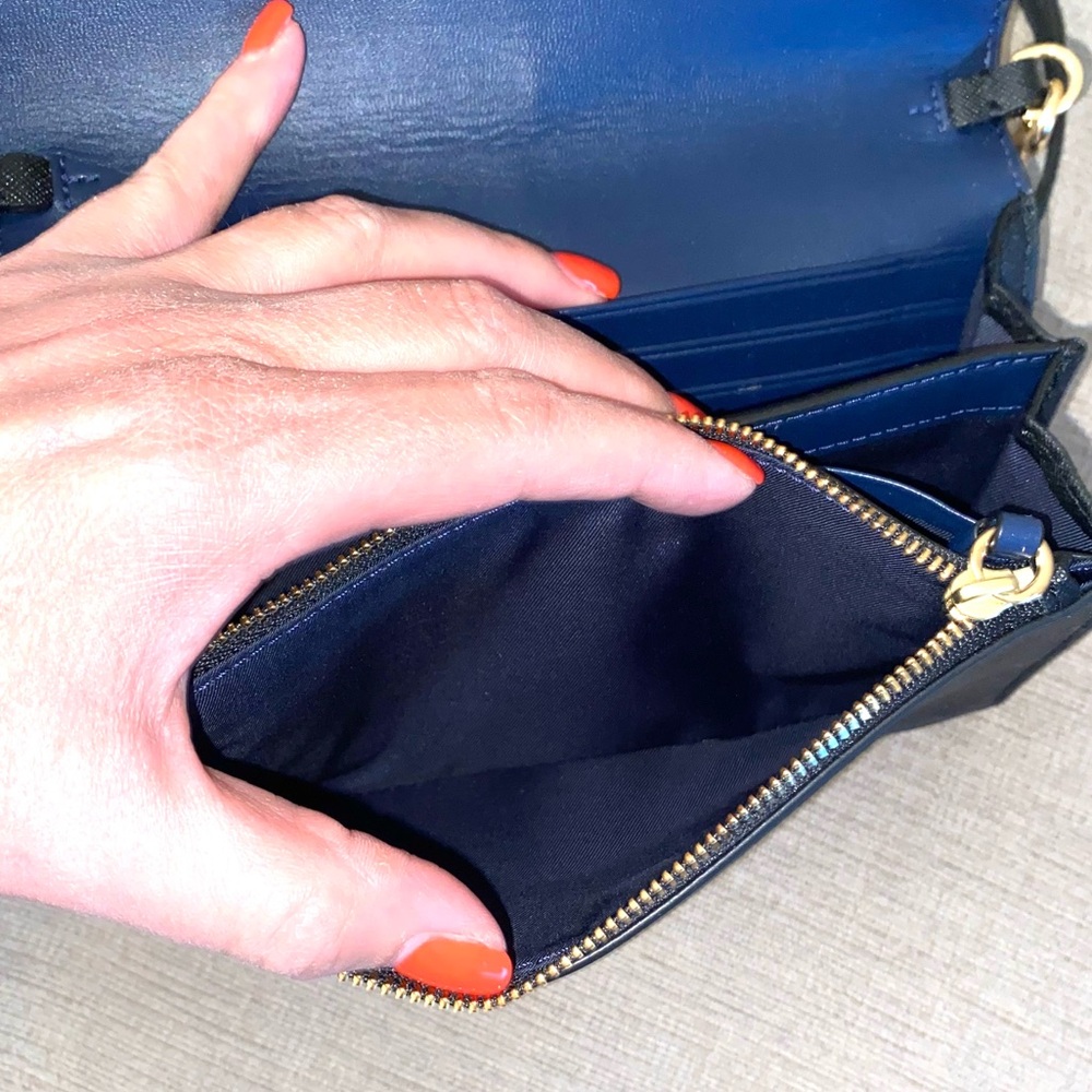 Tory Burch Navy Crossbody Leather Wallet Purse with Chain - Like New - Picture 6 of 8